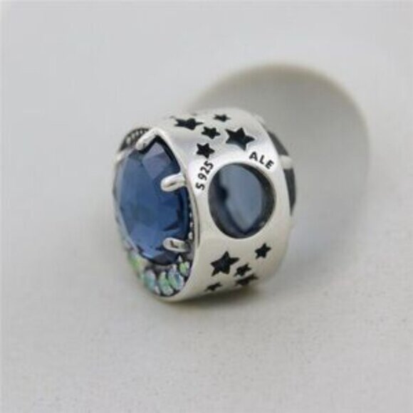 ✅Pandora sparkling dark blue charm - Picture 2 of 4